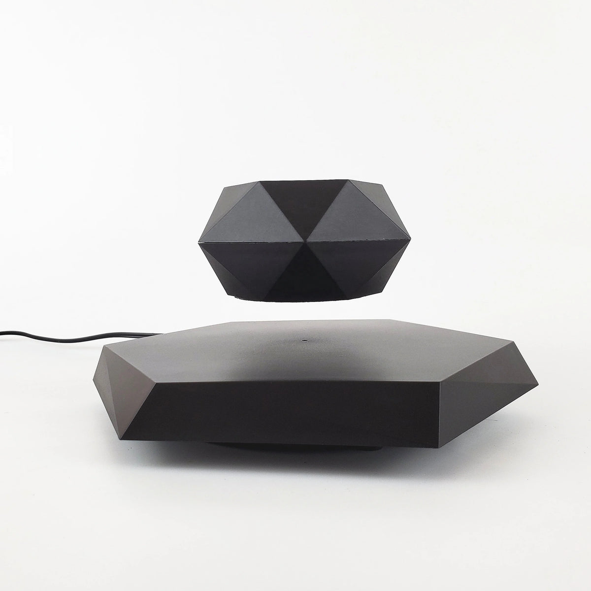 Floating magnetic plant pot